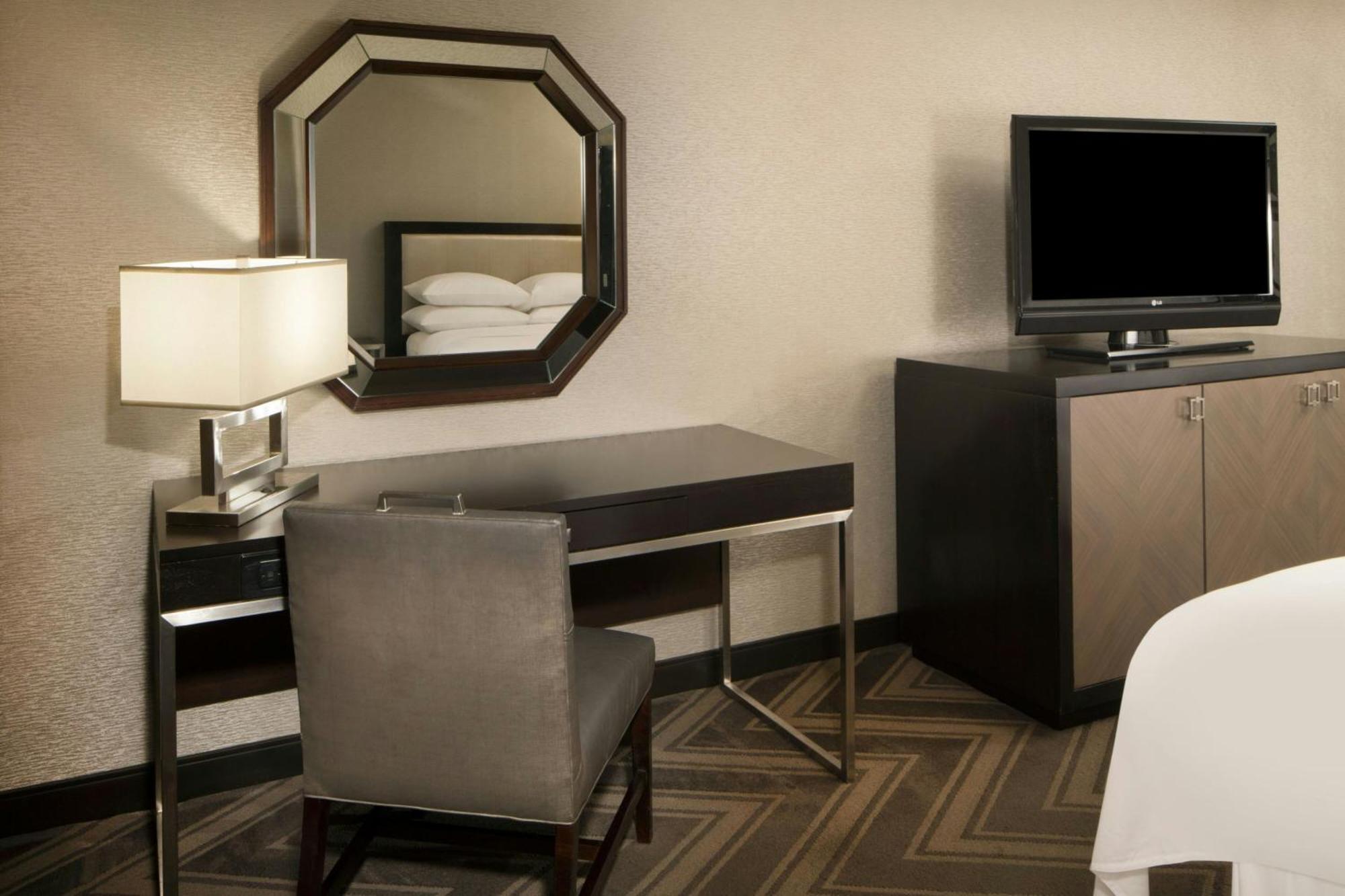 Sheraton Bucks County Langhorne Exterior photo