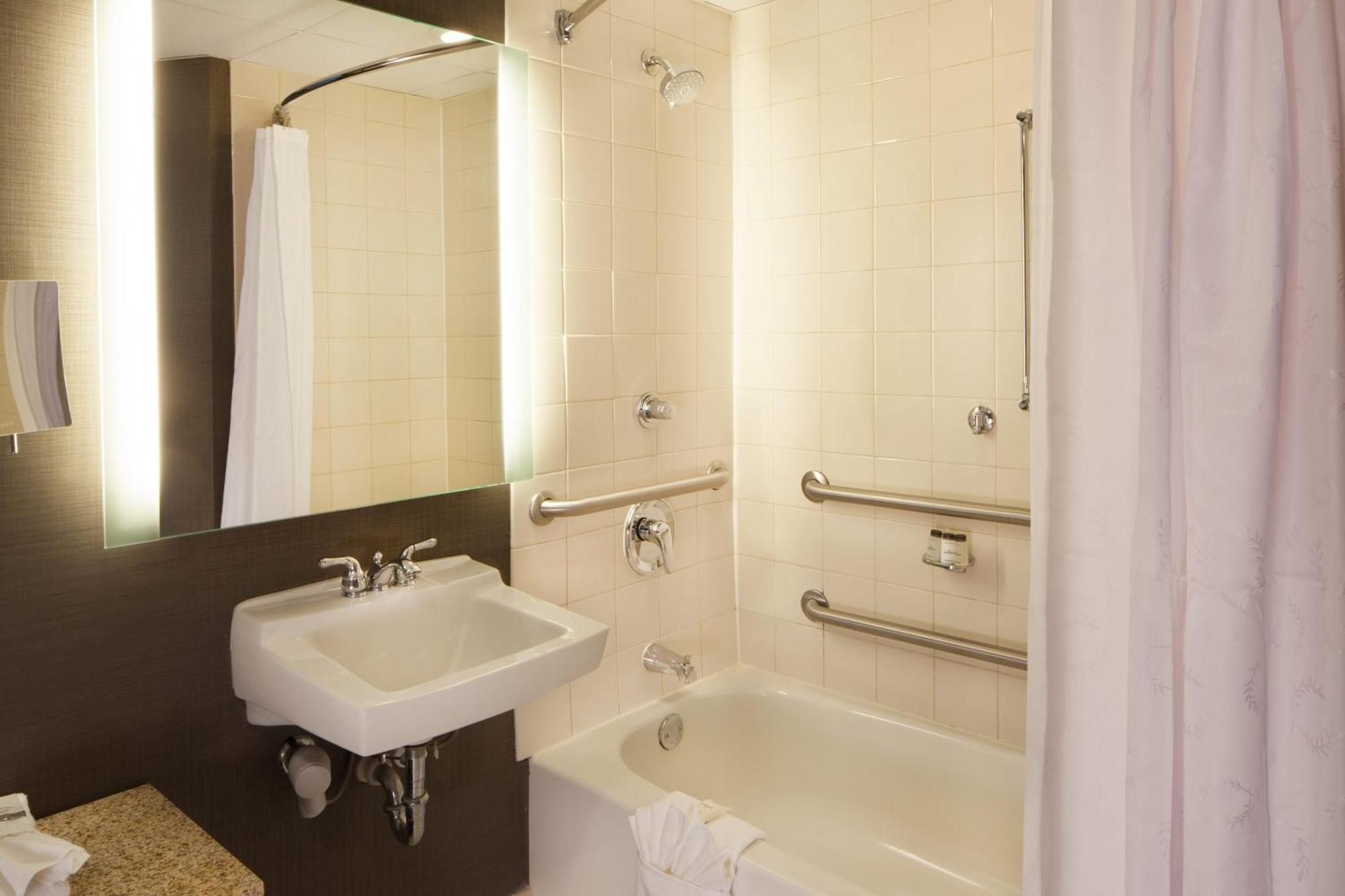 Sheraton Bucks County Langhorne Exterior photo