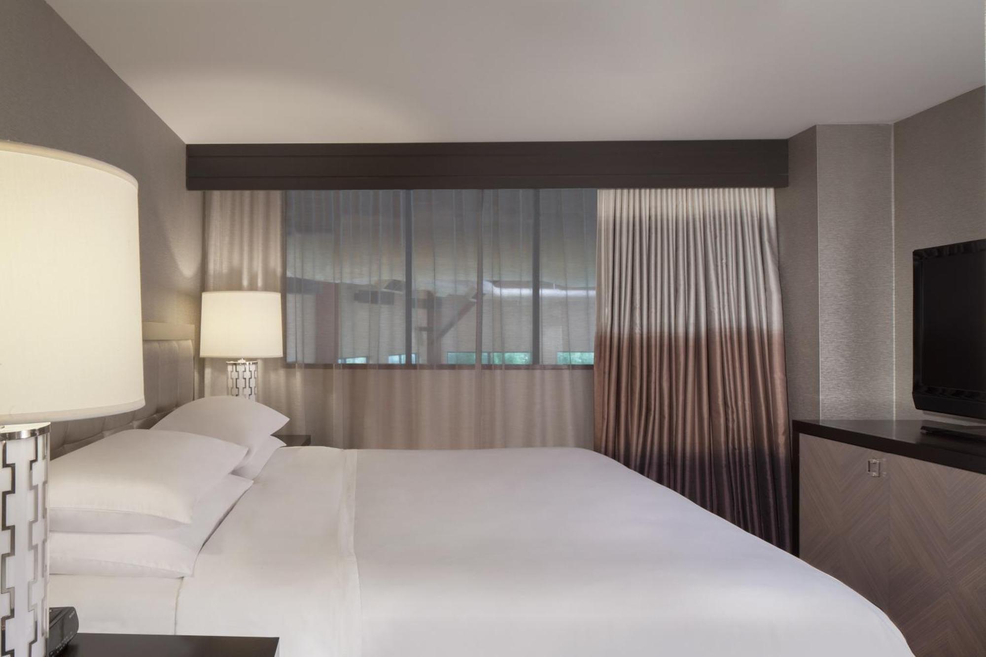 Sheraton Bucks County Langhorne Exterior photo